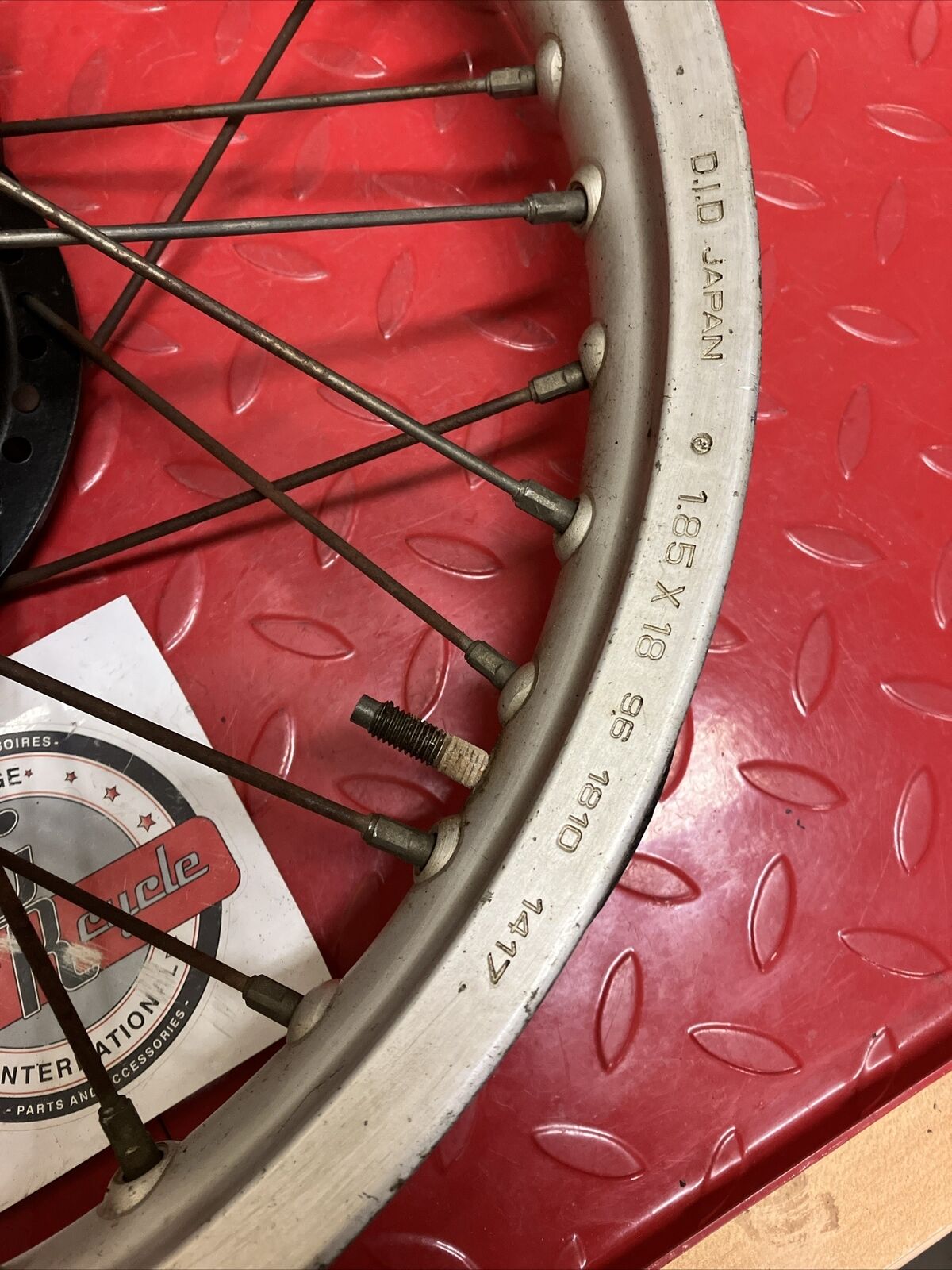 Kawasaki KX125 1980 rear wheel hub rim KDX175 KLX250 18x1.85
