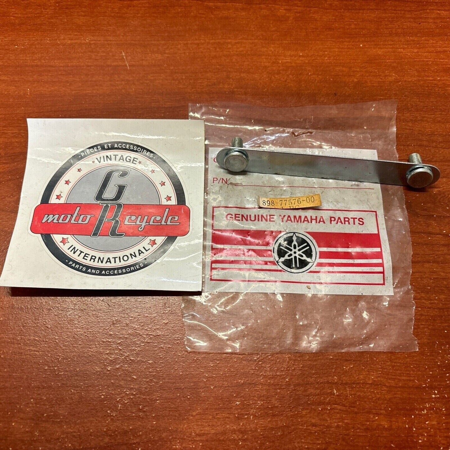 NOS Yamaha EC540 EX340 EX440 GP440 ASSISTANT GRIP BRACKET 898-77576-00-00 Y173