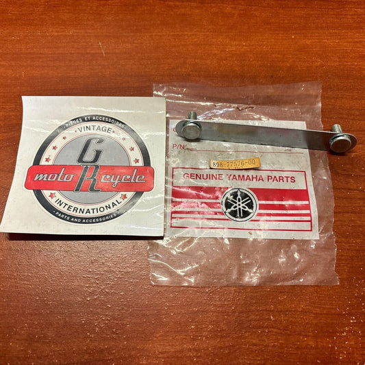 NOS Yamaha EC540 EX340 EX440 GP440 ASSISTANT GRIP BRACKET 898-77576-00-00 Y173