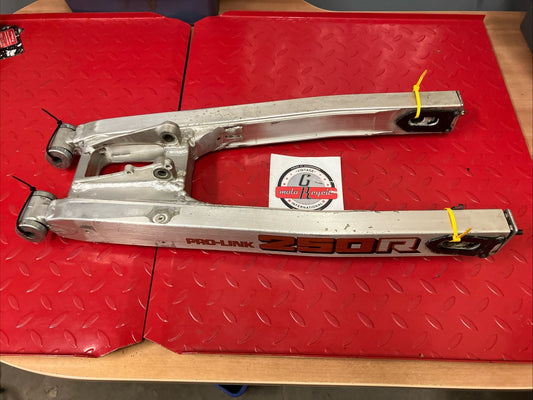 Honda CR250R 1984 Swingarm rear swinging arm 3