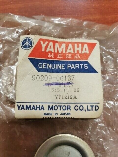 NOS Yamaha WASHER 90209-06137-00 Y116