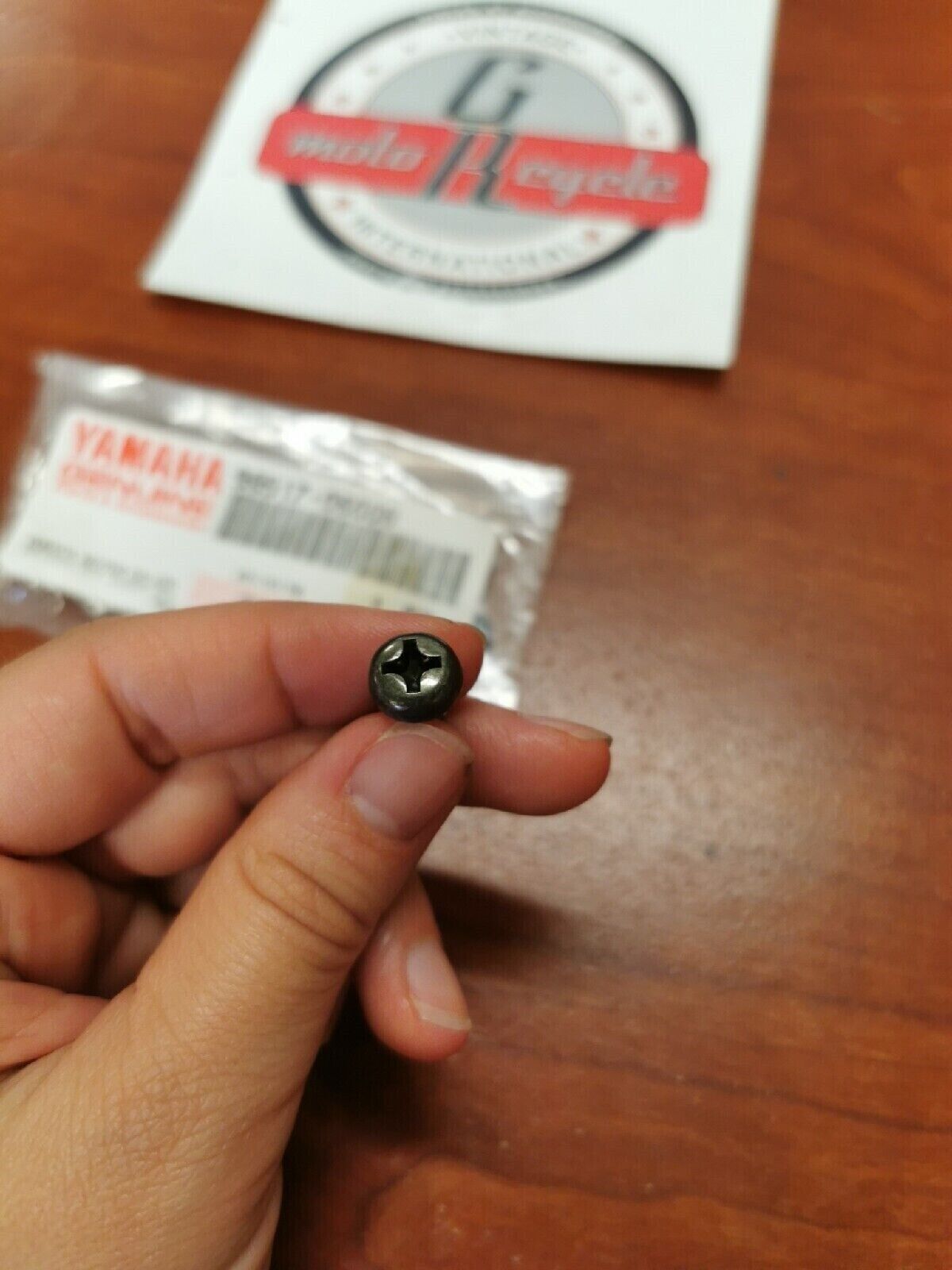 NEW NOS Yamaha SCREW 98517-06008-00 Y68
