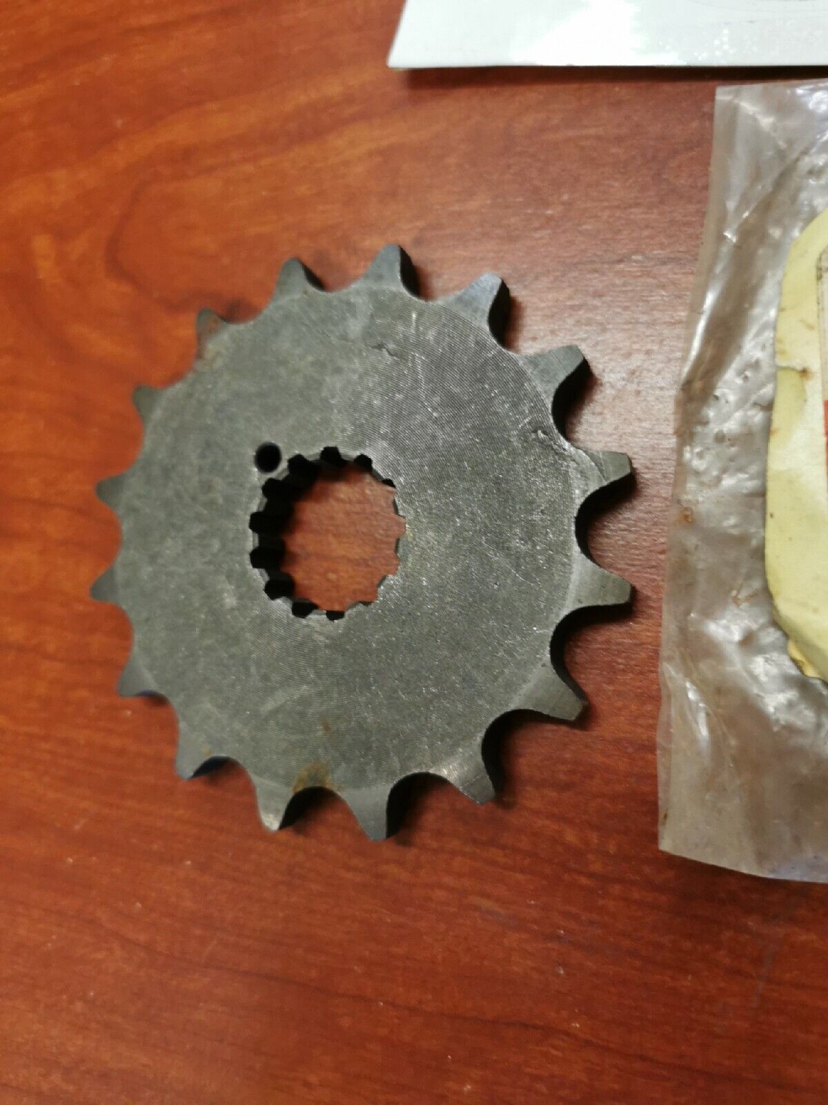 NOS Kawasaki KZ650 KZ750 KD100 ENGINE SPROCKET 16T 13144-063 K24