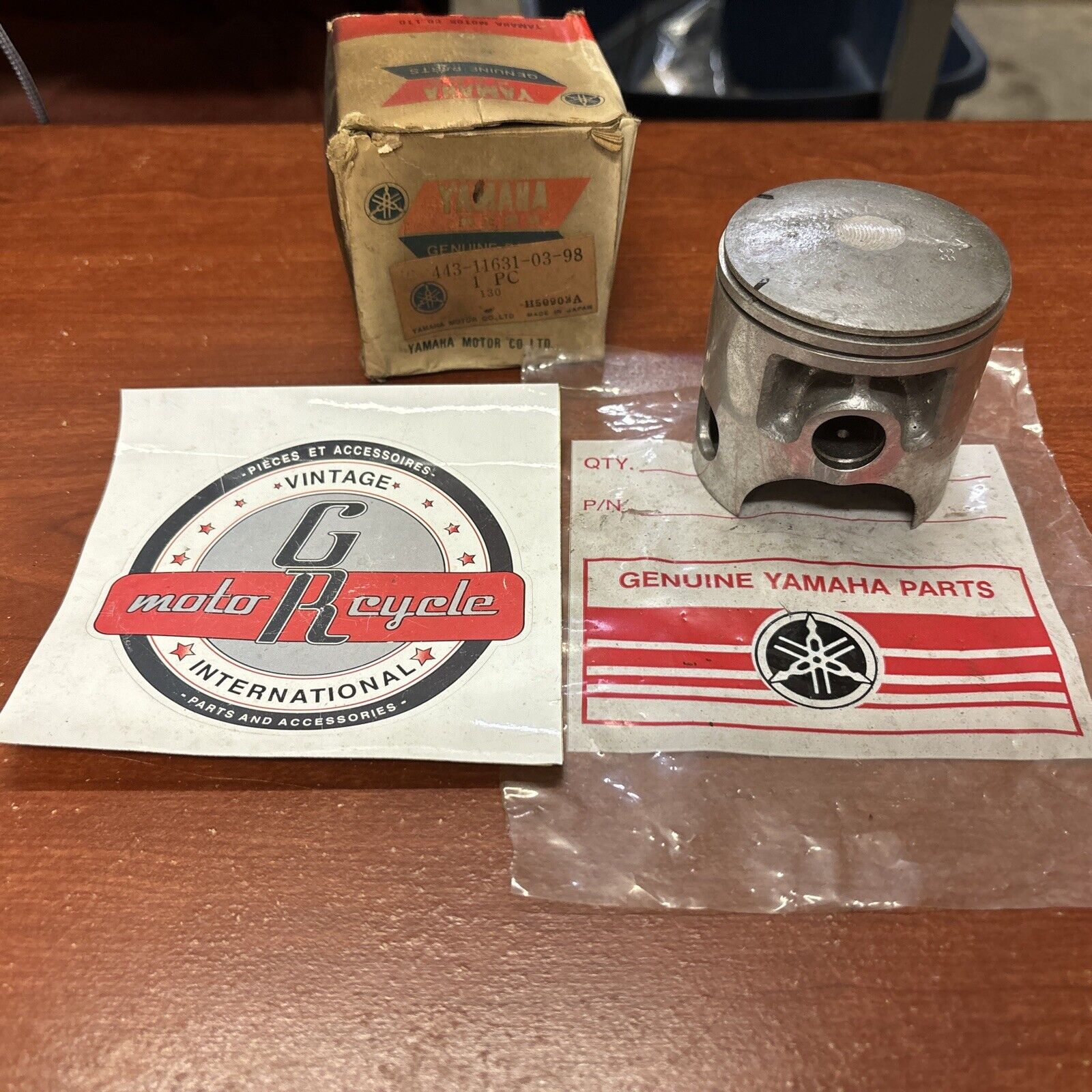 NOS Yamaha DT1C DT175 TY175 PISTON STD 443-11631-03-98 SUB 443-11631-03-96 Y175
