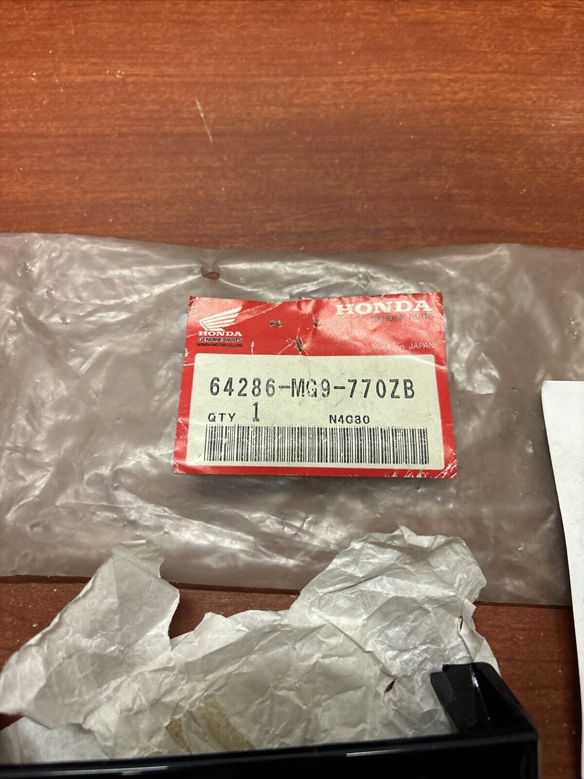 NOS Honda 1984 GL1200 RIGHT COWL AIR LOWER GUIDE 64286-MG9-770ZB H170