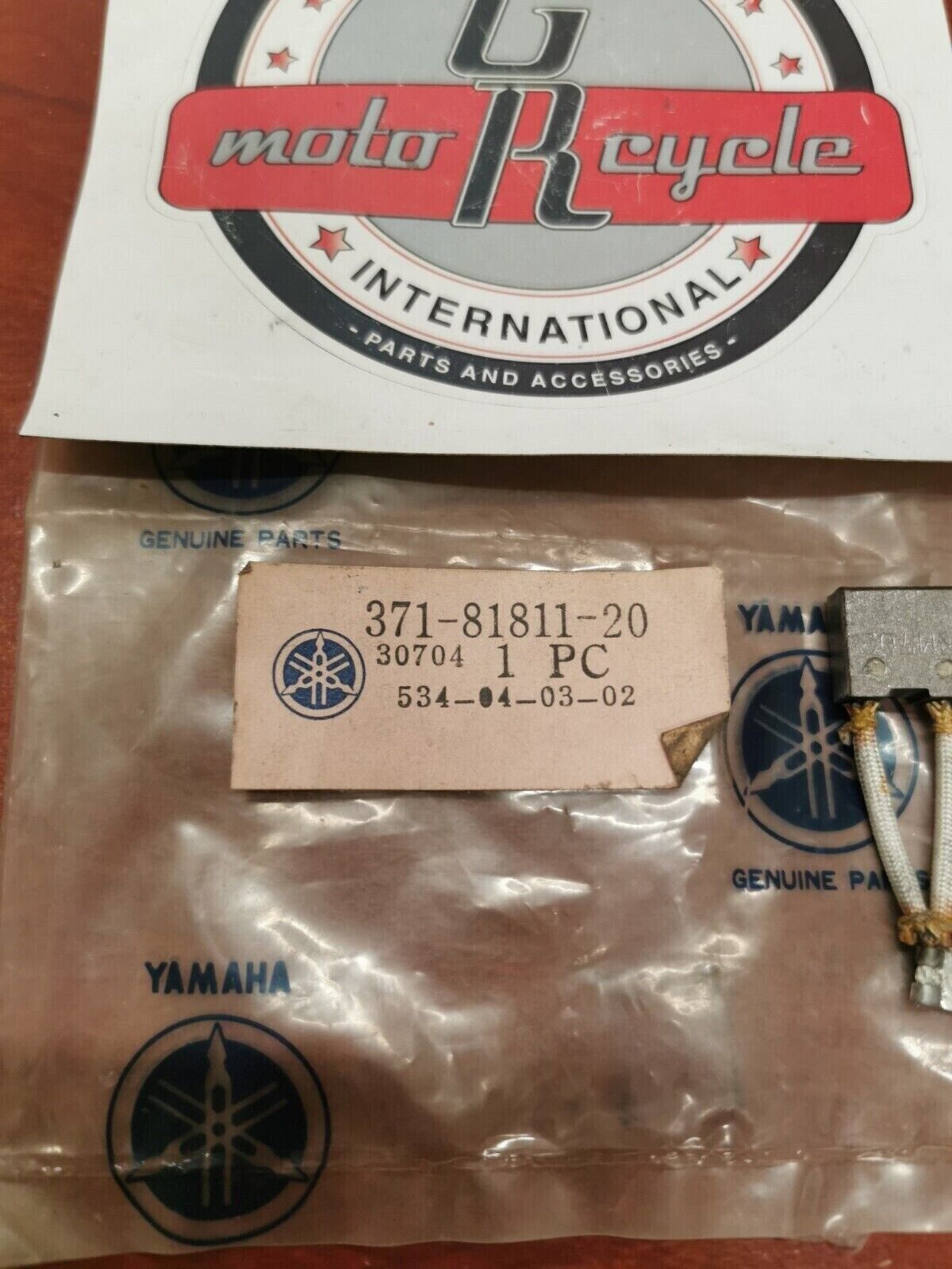 NOS Yamaha XVZ12 XS1100 XS850 FJ1200 STARTER MOTOR BRUSH 371-81811-20-00 Y98