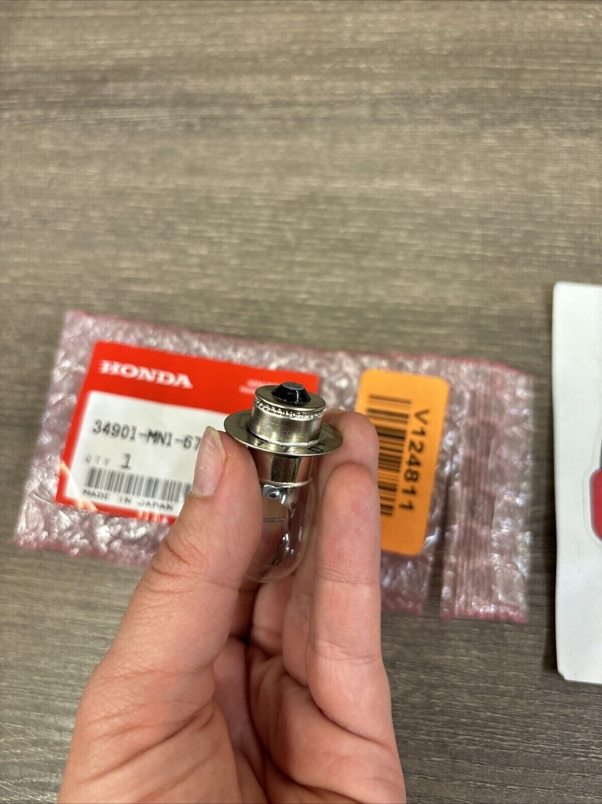 NEW NOS Honda CRF230F XR200R HEADLIGHT BULB 34901-MN1-671 H117