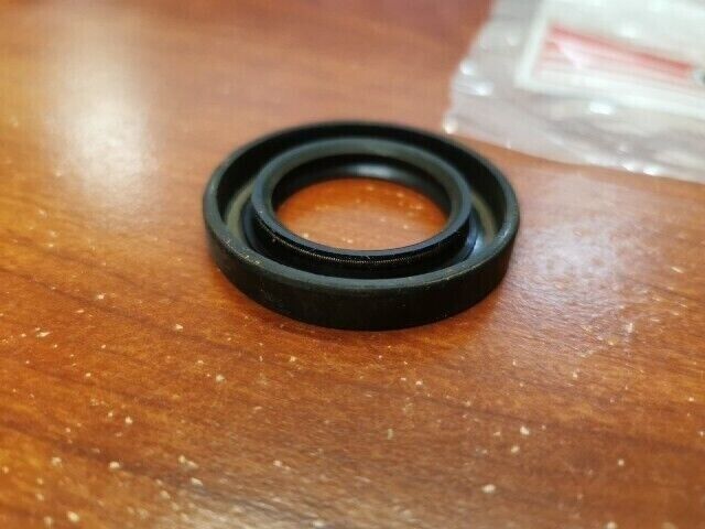 NOS Yamaha BW200 DT1 FZR400 FZR600 FZS600 OIL SEAL (28X47X7) 93102-28022-00 Y136
