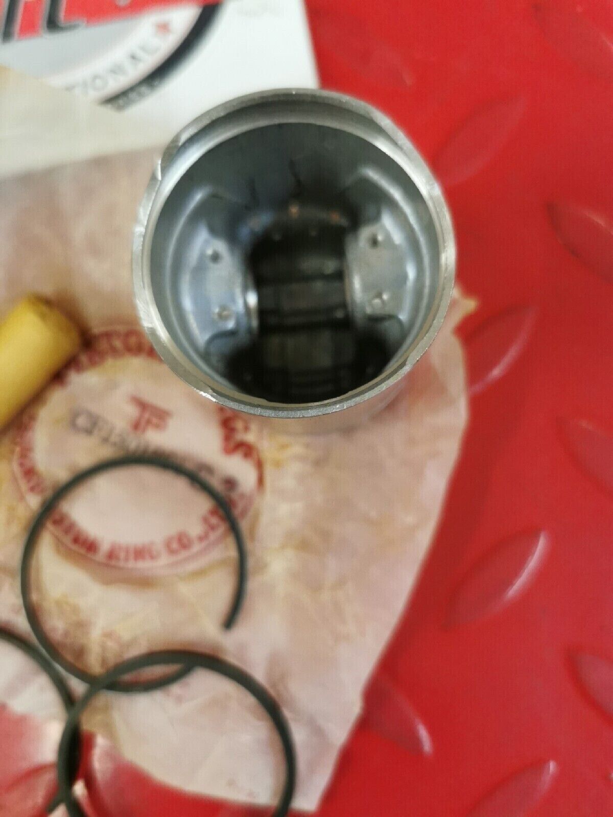 NOS HONDA S65  PISTON OS 0.50 KIT  MISSING CIRCLIP  13103-035-010 H40
