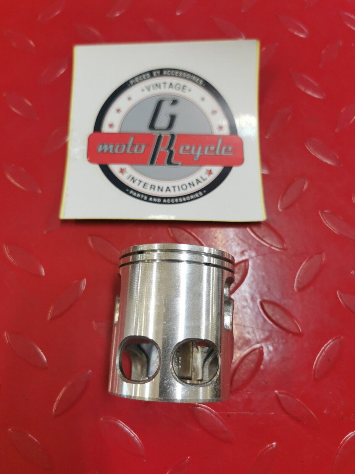 NOS YAMAHA IT125 1980 1981 PISTON 4 O/S 1.00 3R9-11638-00-00 Y28