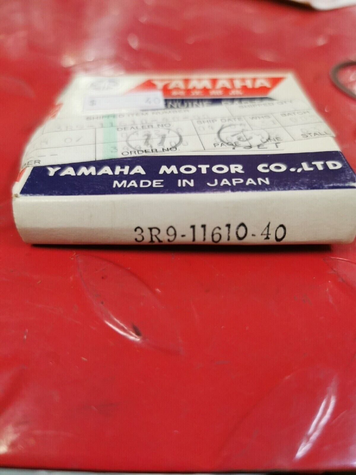 NOS YAMAHA IT125 1981 PISTON RING SET  1ST O/S 3R9-11610-10  Y54