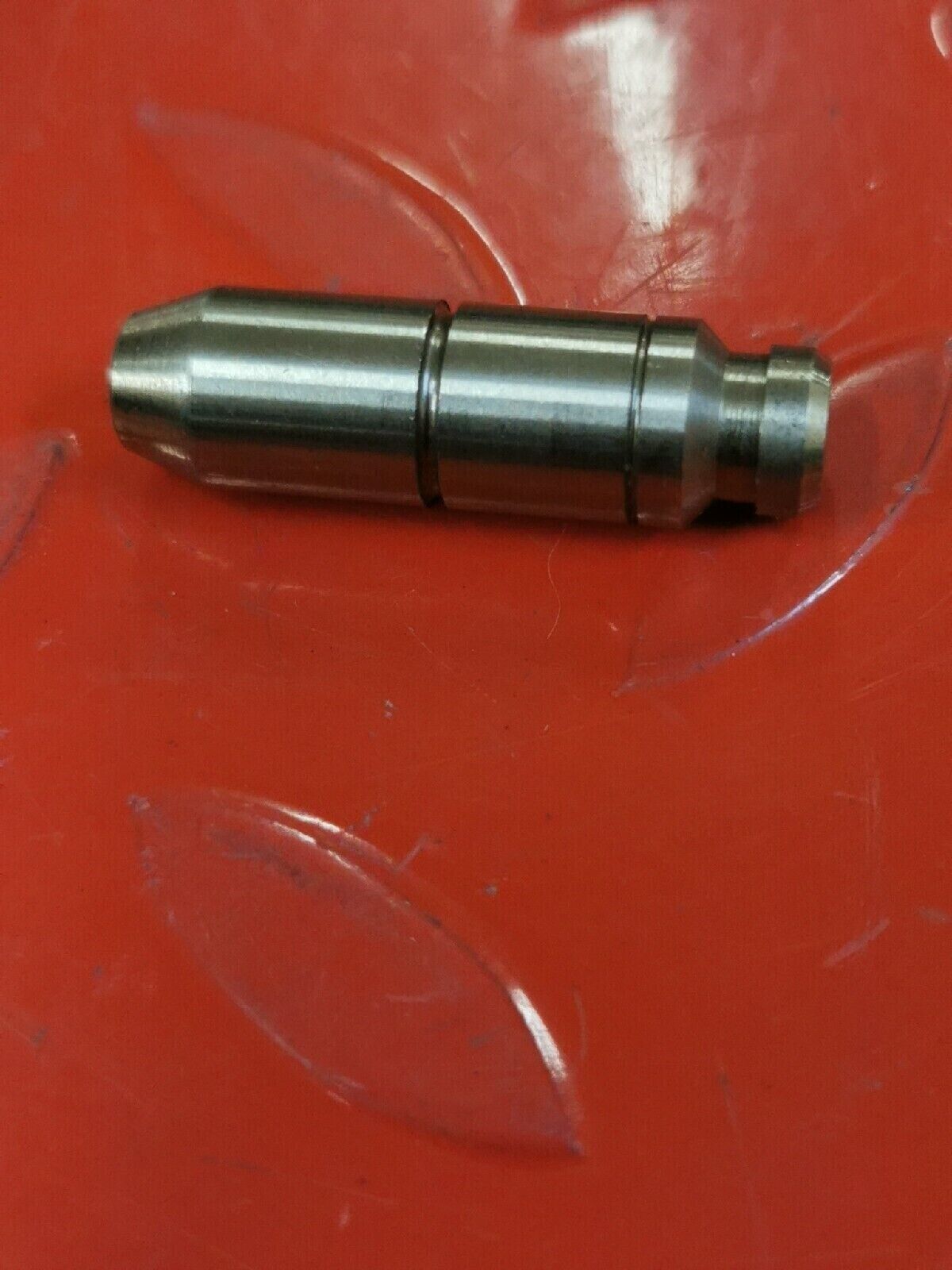 NOS YAMAHA FZ750  FZR1000  XJ700  FZR750   INTAKE VALVE GUIDE 1AA-11133-10   Y50