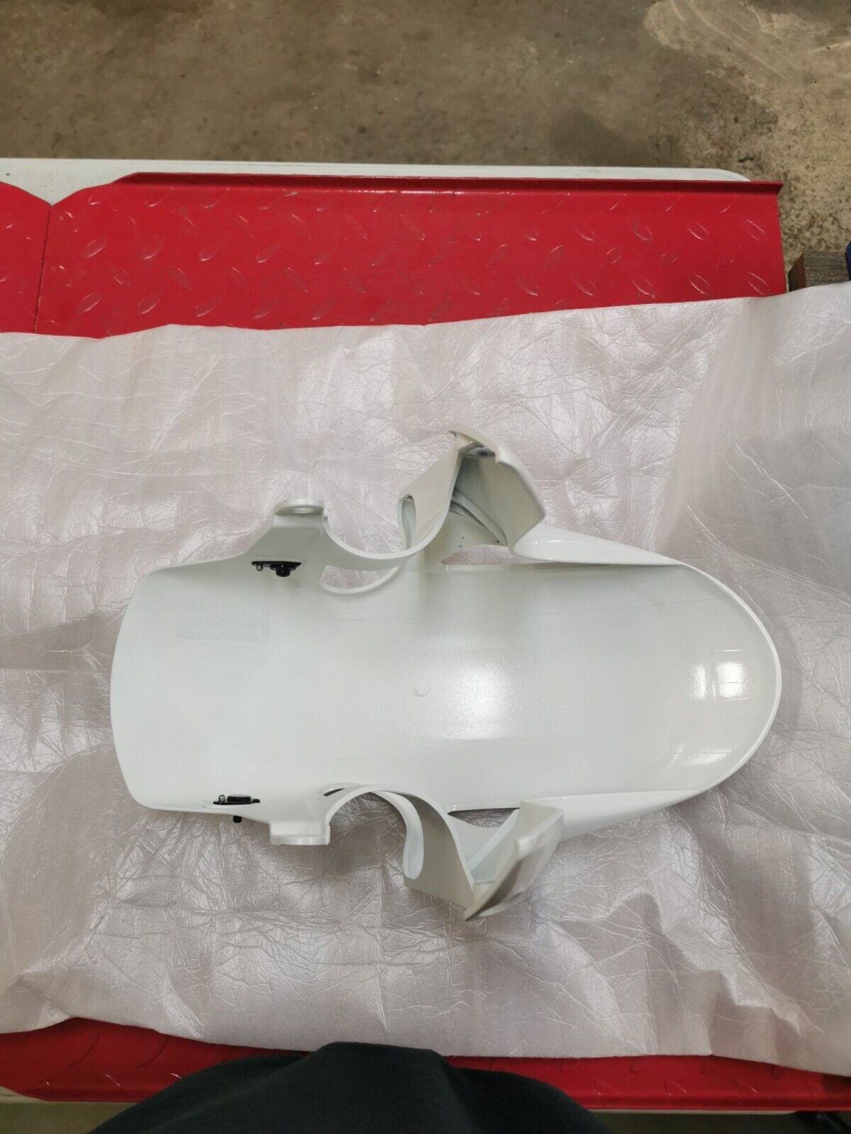NOS Honda 2009 2012 CBR1000R FRONT FENDER PEARL WHITE 61100-MFL-000ZA HB1