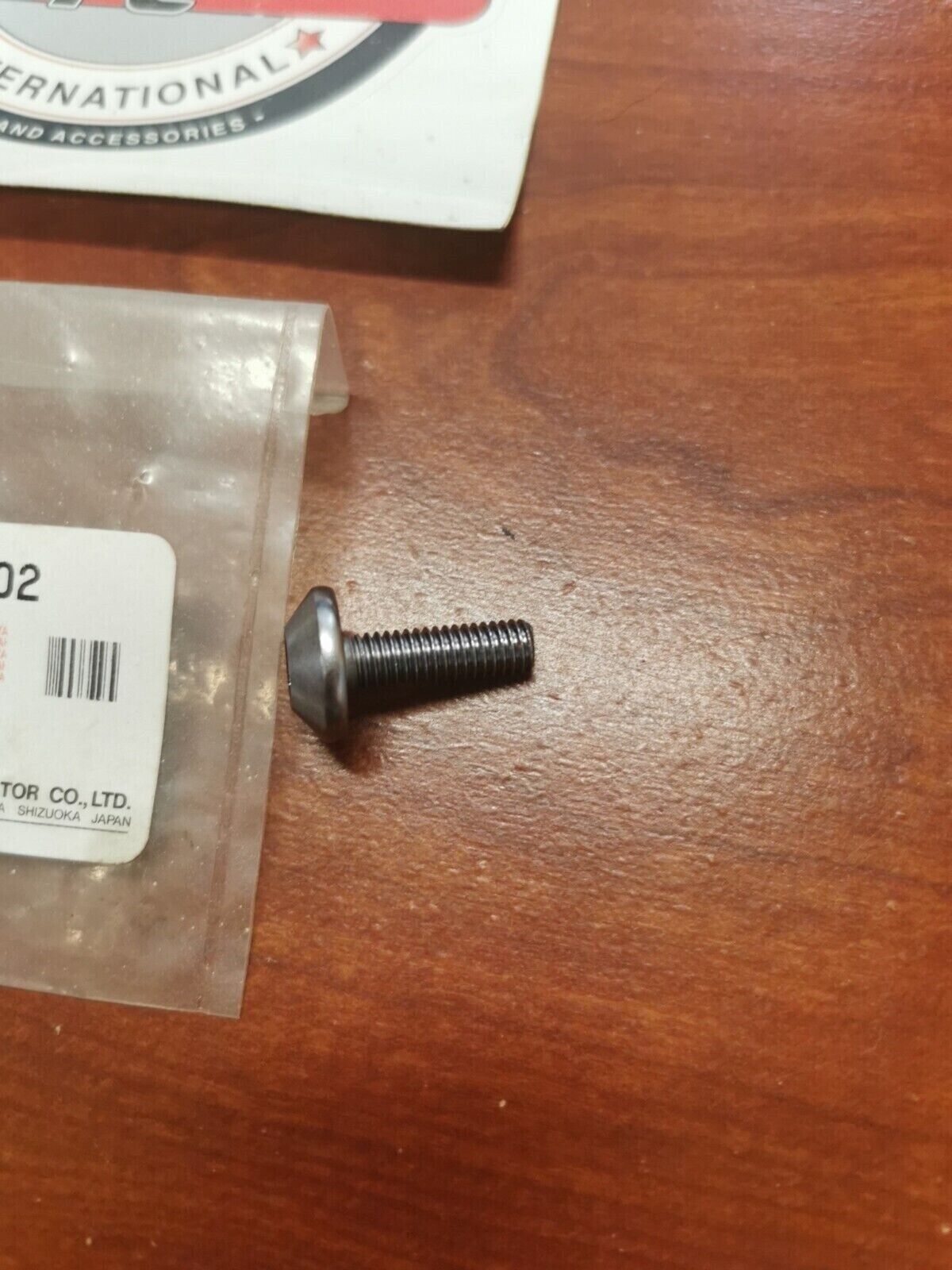 NOS Yamaha FZ6 YZFR1 SCREW 90149-06302-00 Y82