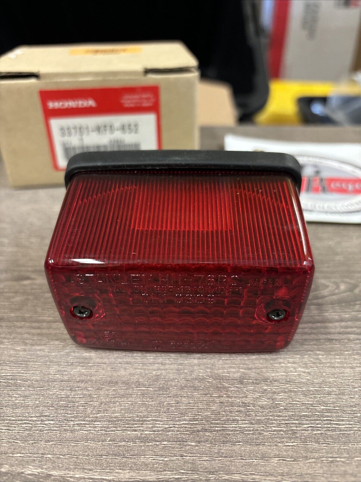 NOS Honda XR200R XR250R XR350R XR600R TAIL LIGHT UNIT 33701-KF0-652 H129