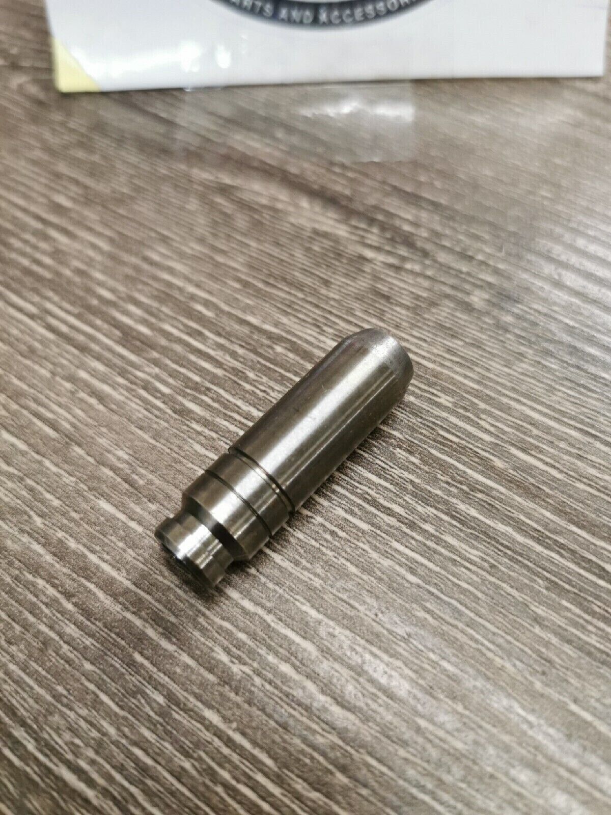 NOS YAMAHA YFM600 SRX600 XT600 XJ750 GUIDE  Intake Valve  4H7-11133-10-00  Y57