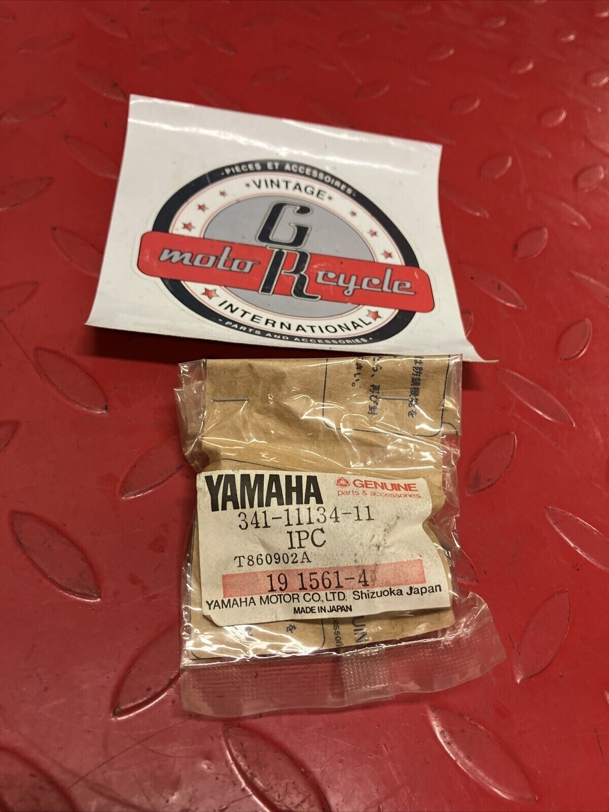 NOS YAMAHA EXHAUST VALVE GUIDE 341-11134-11-00 Y63