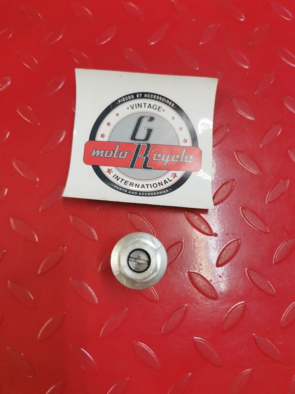 NOS YAMAHA XS650 1978 - 1983 BOLT CAP 2F0-23111-00-00 Y28