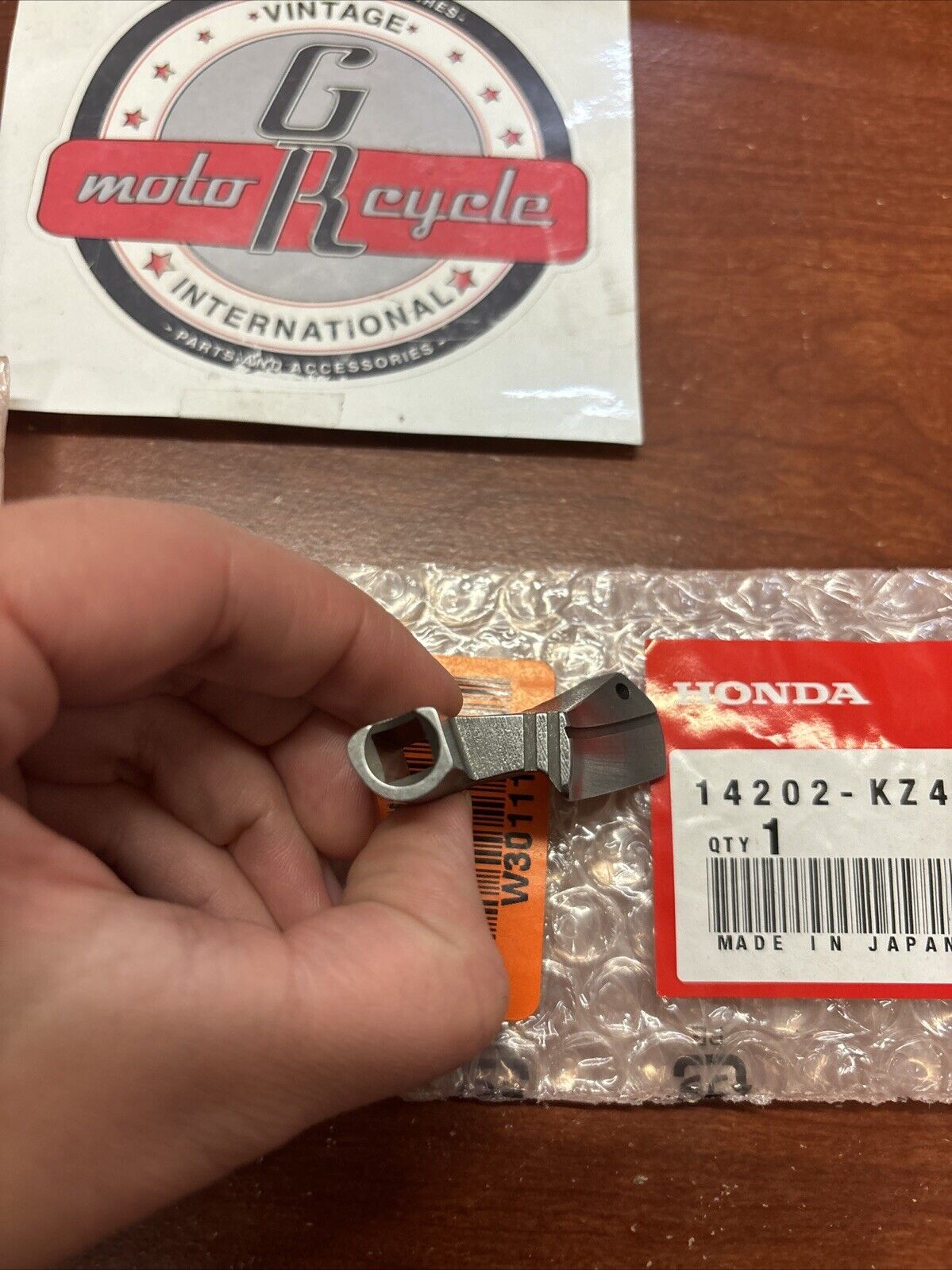NOS Honda 2002 CR125R LEFT & RIGHT FLAP VALVE 14201-KZ4-L20 & 14202-KZ4-L20 H141