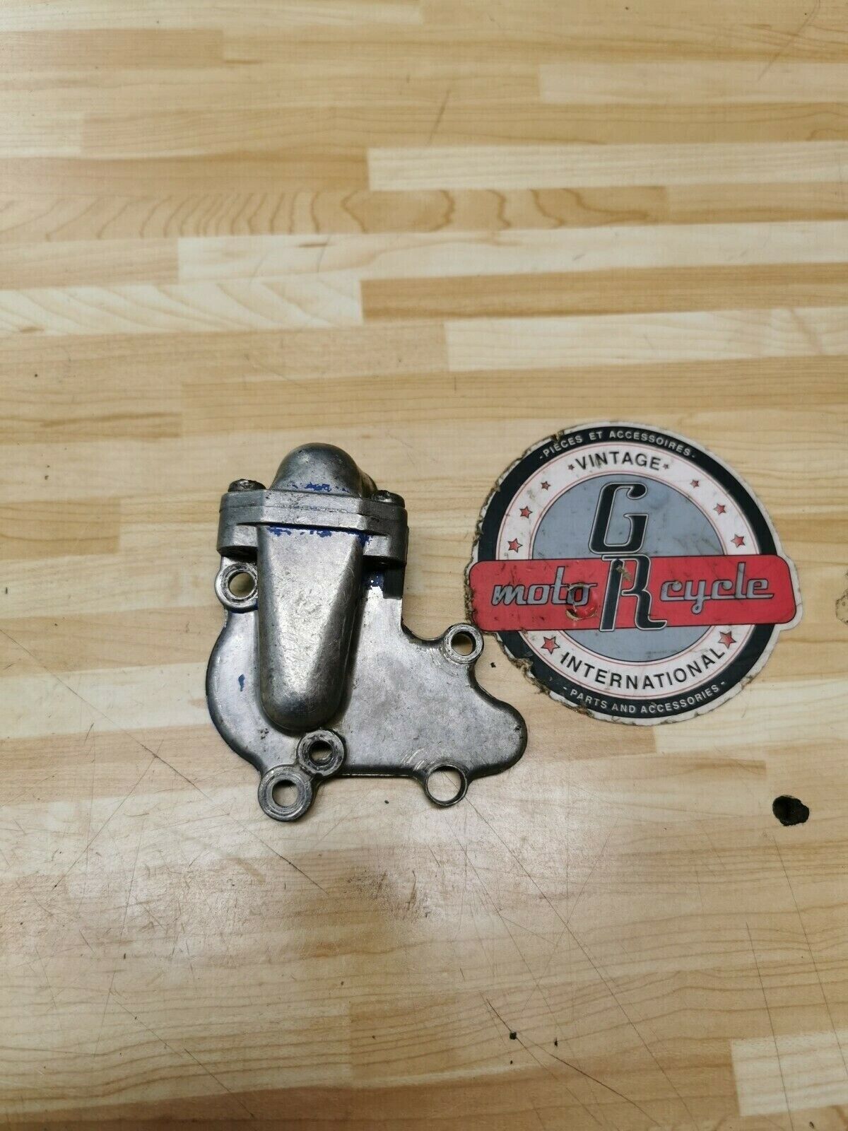 Suzuki RM125 1987 right Crankcase crank case water pump cover housing 1986 1988