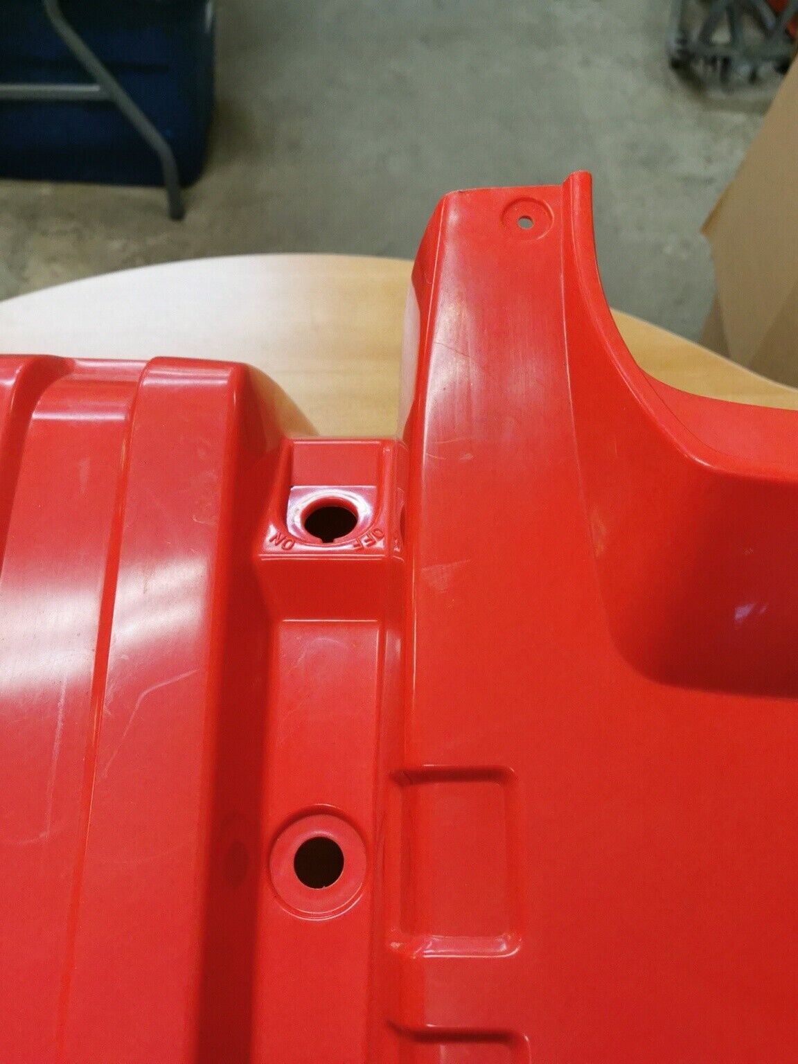 NOS Yamaha 1992 1993 YFM350 FENDER, FRONT UR CHAPPY RED 3HN-21511-80-00