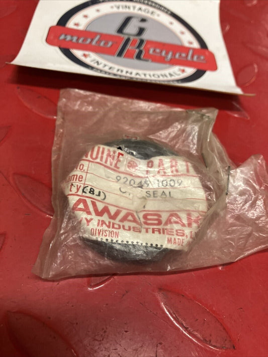 NOS KAWASAKI KX125 KX250 KLX250 KDX175 KLR250 FRONT FORK OIL SEAL 92049-1009 K14