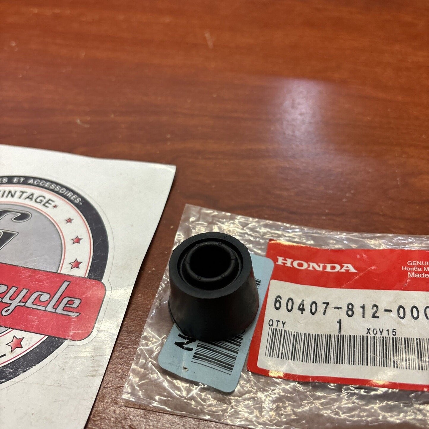 NOS Honda GX120 K1 BOTTOM RUBBER 60407-812-000 H164