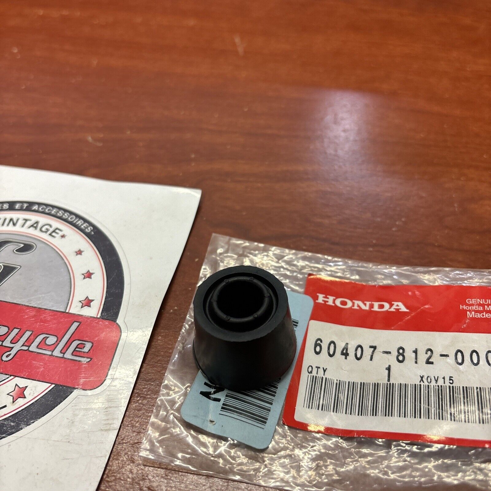 NOS Honda GX120 K1 BOTTOM RUBBER 60407-812-000 H164
