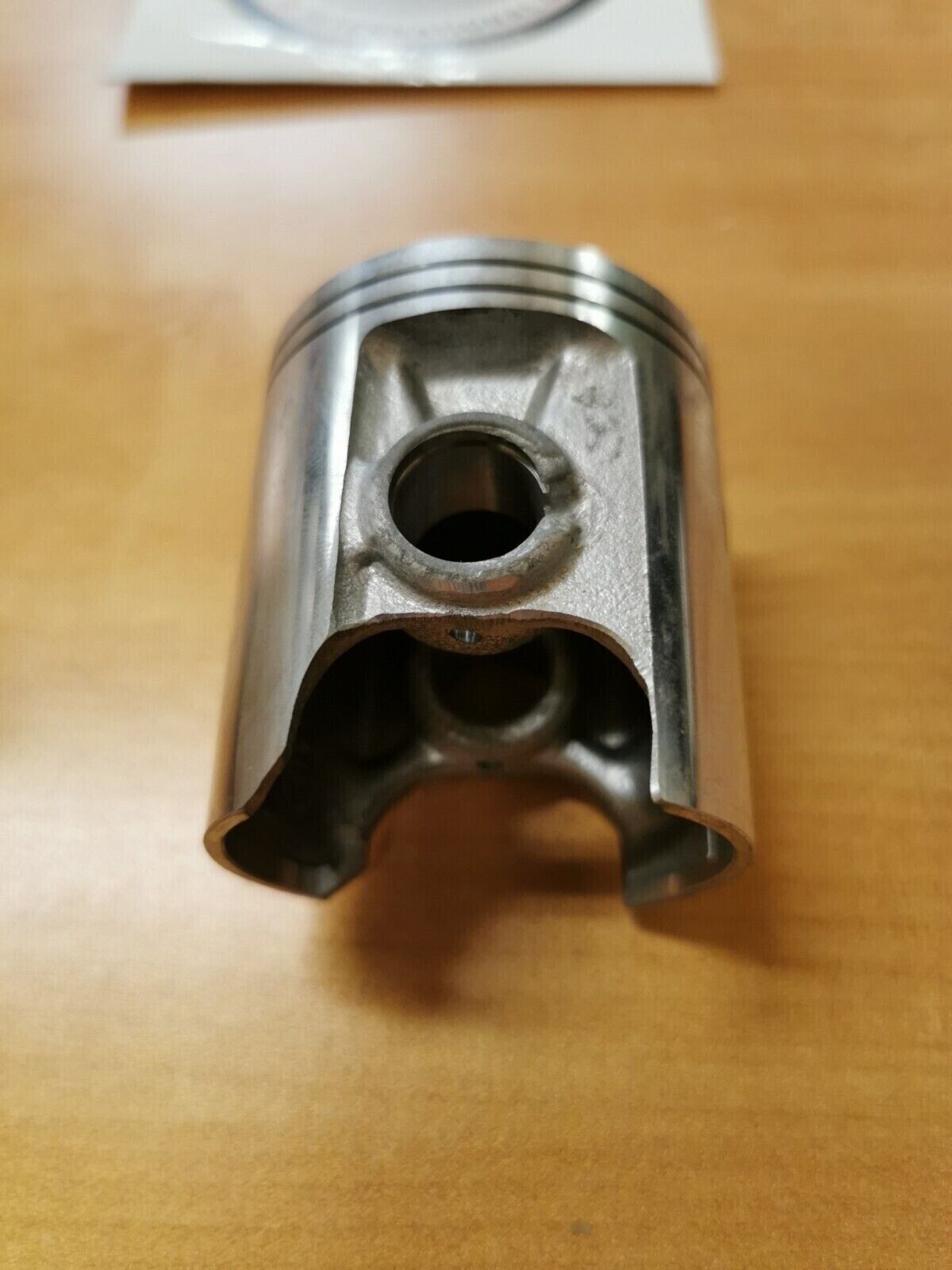 NOS SUZUKI RM125 1981  1982  PISTON   12110-14111-025   S8