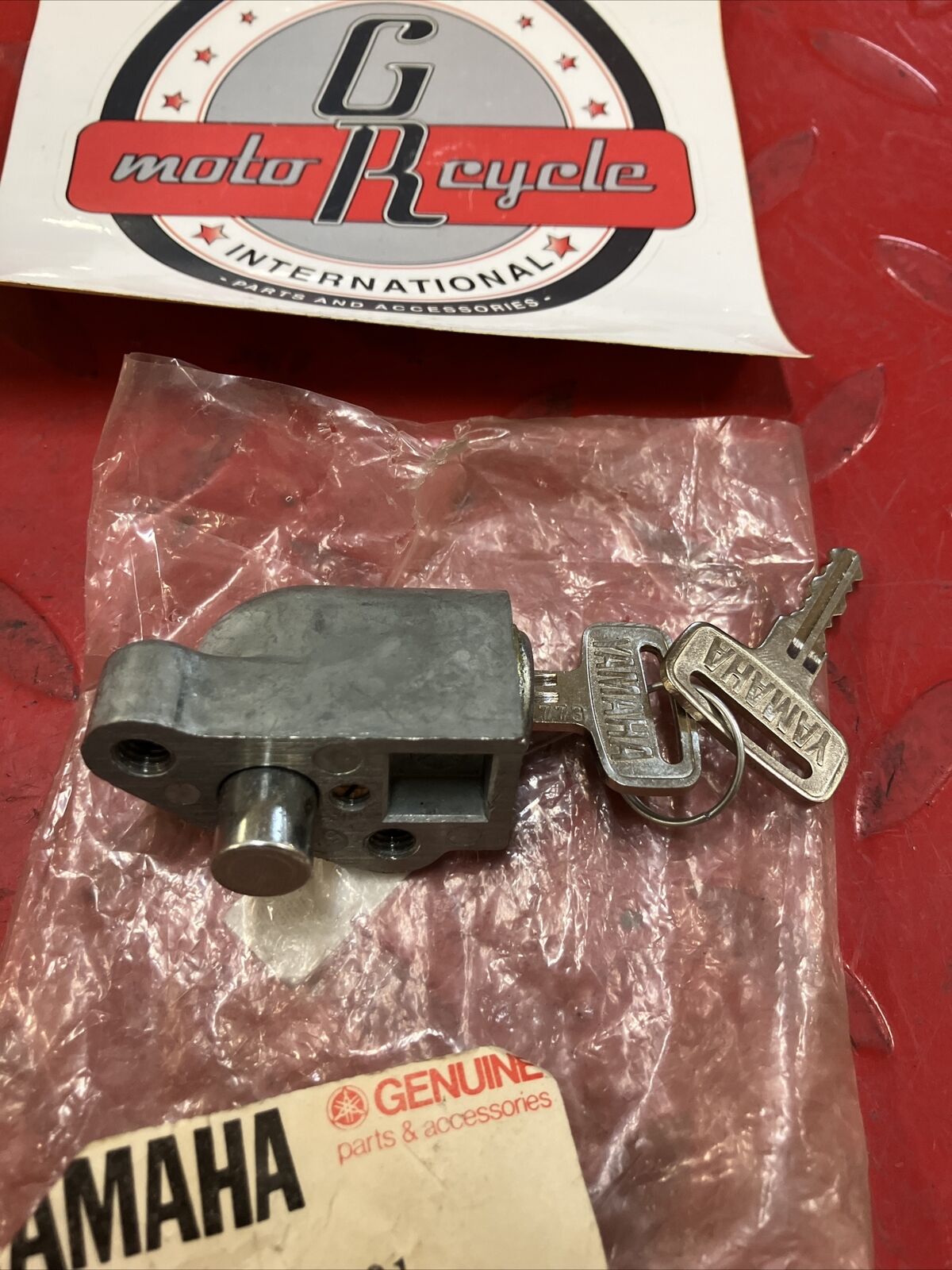 NOS Yamaha STEERING LOCK 439-23480-01 SUPERCEDED 137-23480-00 355-23408-10 Y25