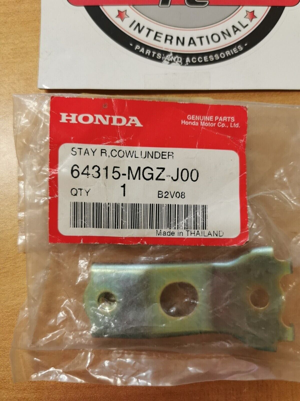 NOS Honda CBR400R CB400F CB400X FRONT COWLING STAY 64315-MGZ-J00 H26