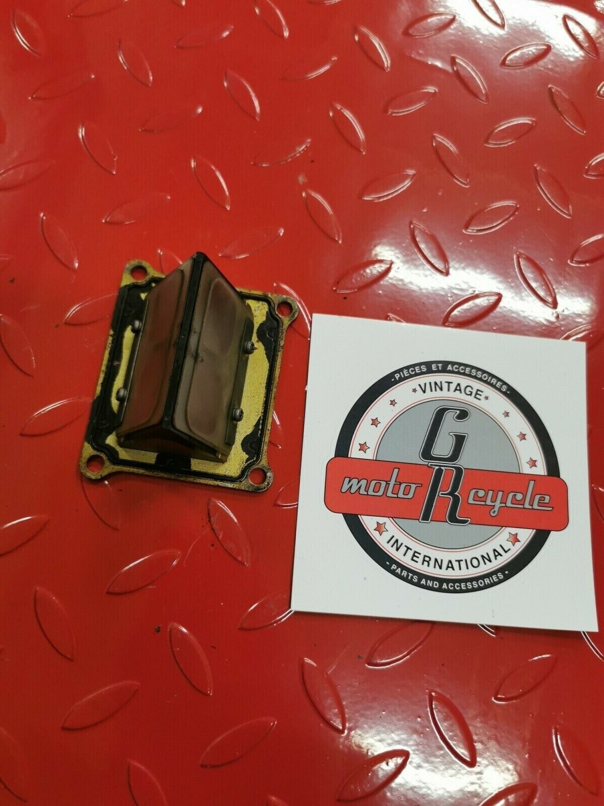 Suzuki RM125 1991 reed valve cage block