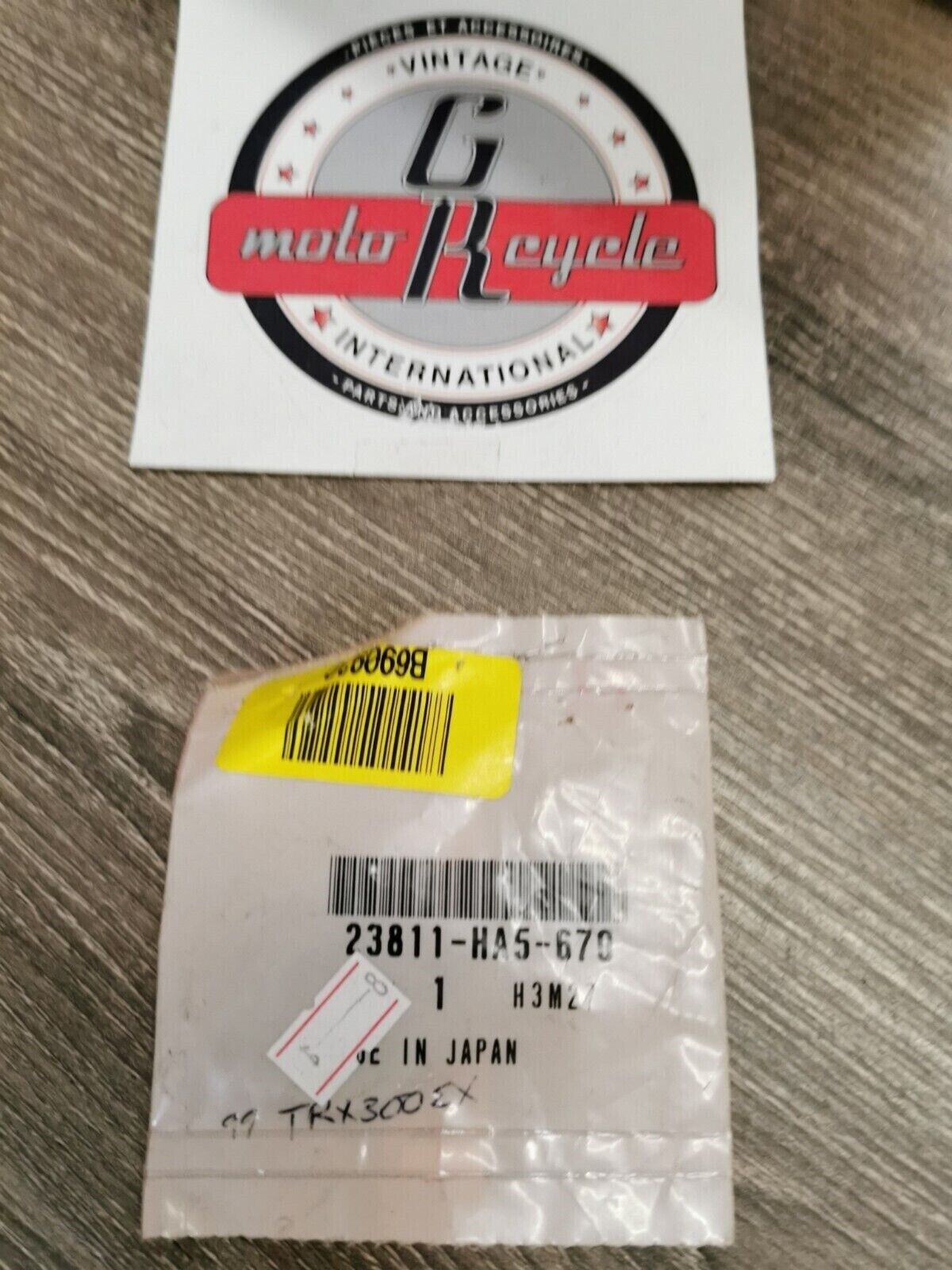 NOS HONDA FIXING PLATE 23811-HA5-670 H51