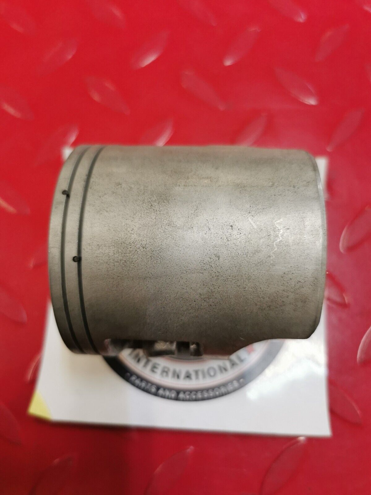NOS Yamaha EX570 PISTON STD 82M-11631-01-92 Y27