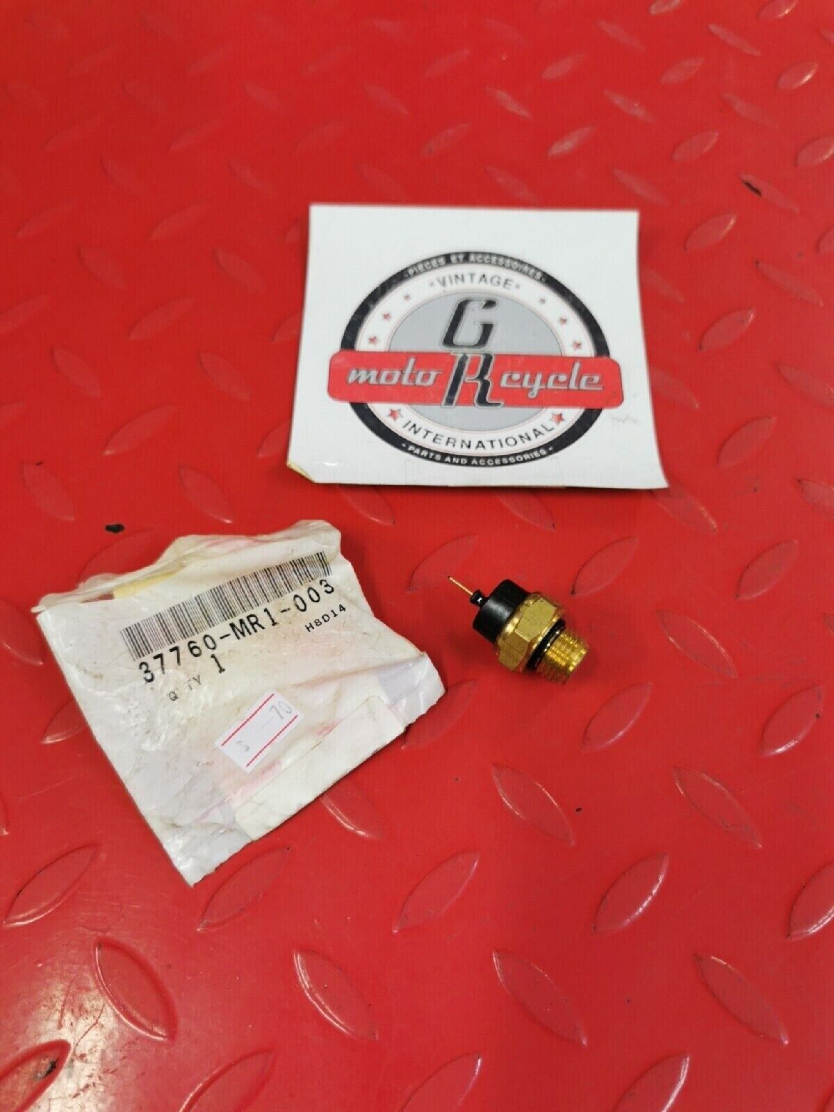 NOS HONDA ST1100 VTR250 VT800C CBR600F THERMOSTAT SWITCH 37760-MR1-003 H39