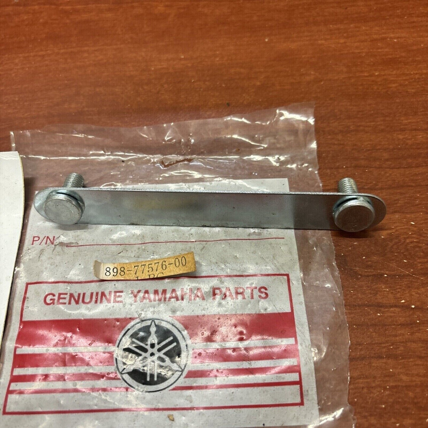 NOS Yamaha EC540 EX340 EX440 GP440 ASSISTANT GRIP BRACKET 898-77576-00-00 Y173