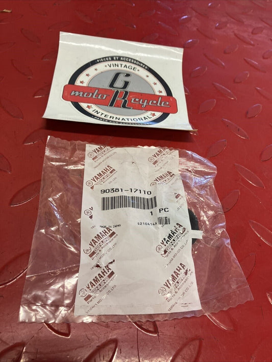 NOS YAMAHA BUSH SOLID 90381-17110-00 Y61
