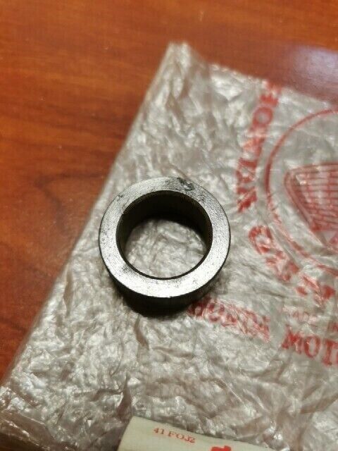 NOS Honda CB350F CB400F SPINDLE COLLAR 28259-333-010 H80