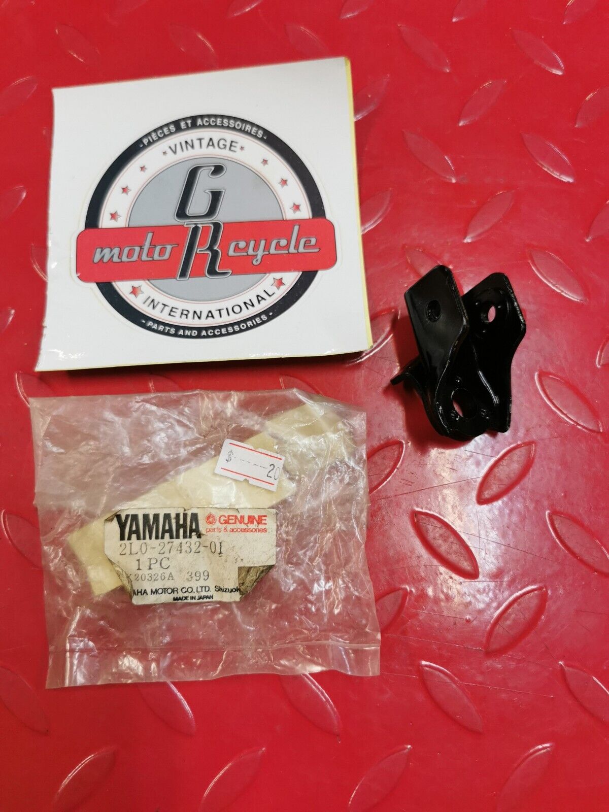 NOS YAMAHA XS400 XS360 1976 - 1981 BRACKET 2L0-27442-01-00 Y30