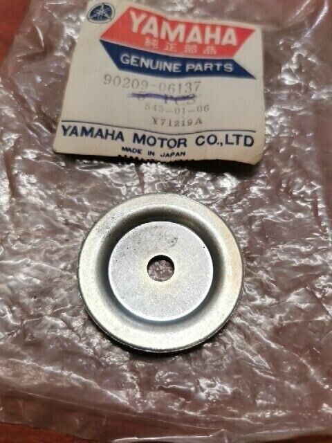 NOS Yamaha WASHER 90209-06137-00 Y116