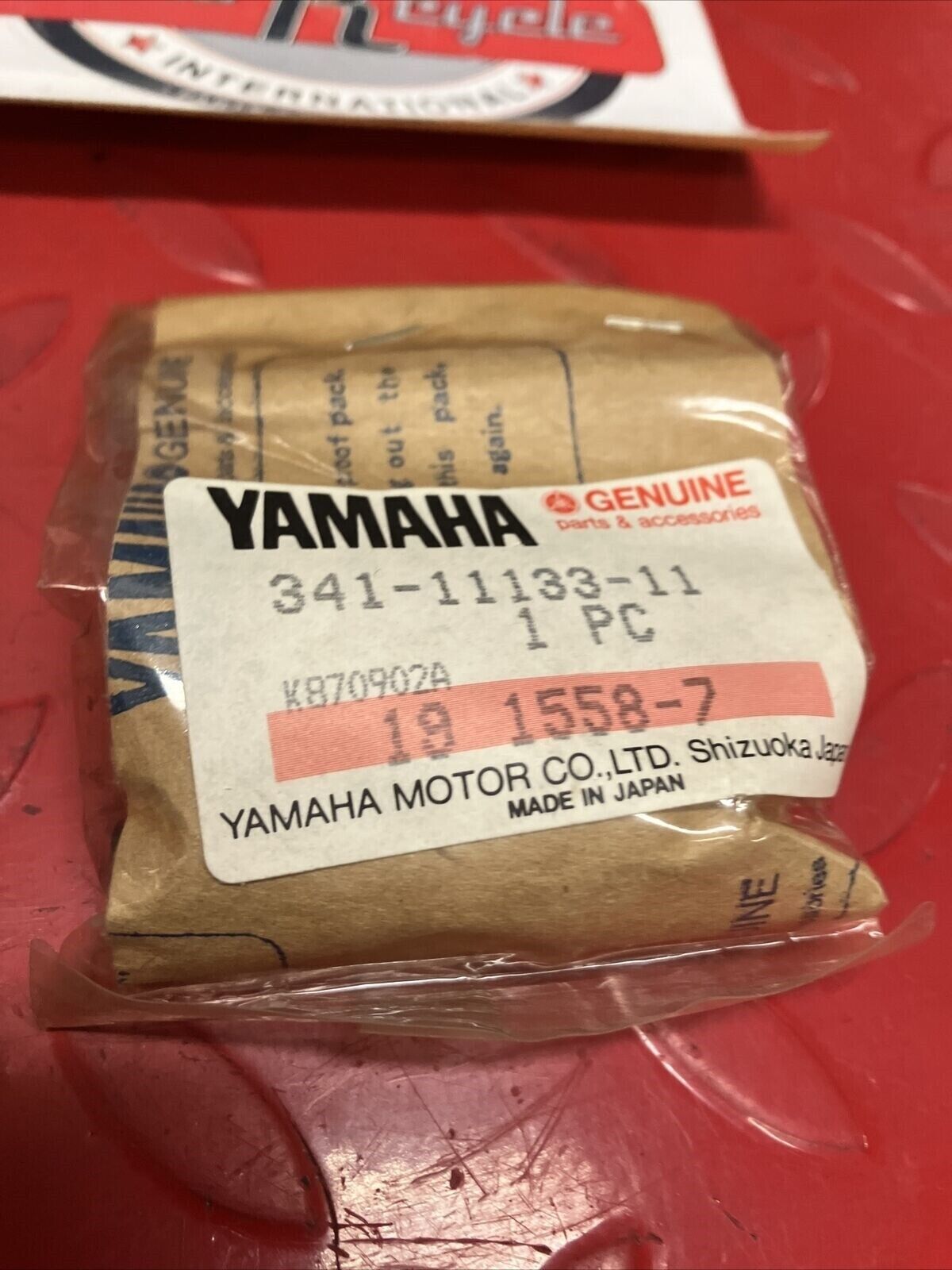 NOS YAMAHA INTAKE VALVE GUIDE 341-11133-11-00 Y63