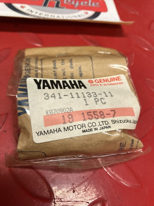 NOS YAMAHA INTAKE VALVE GUIDE 341-11133-11-00 Y63