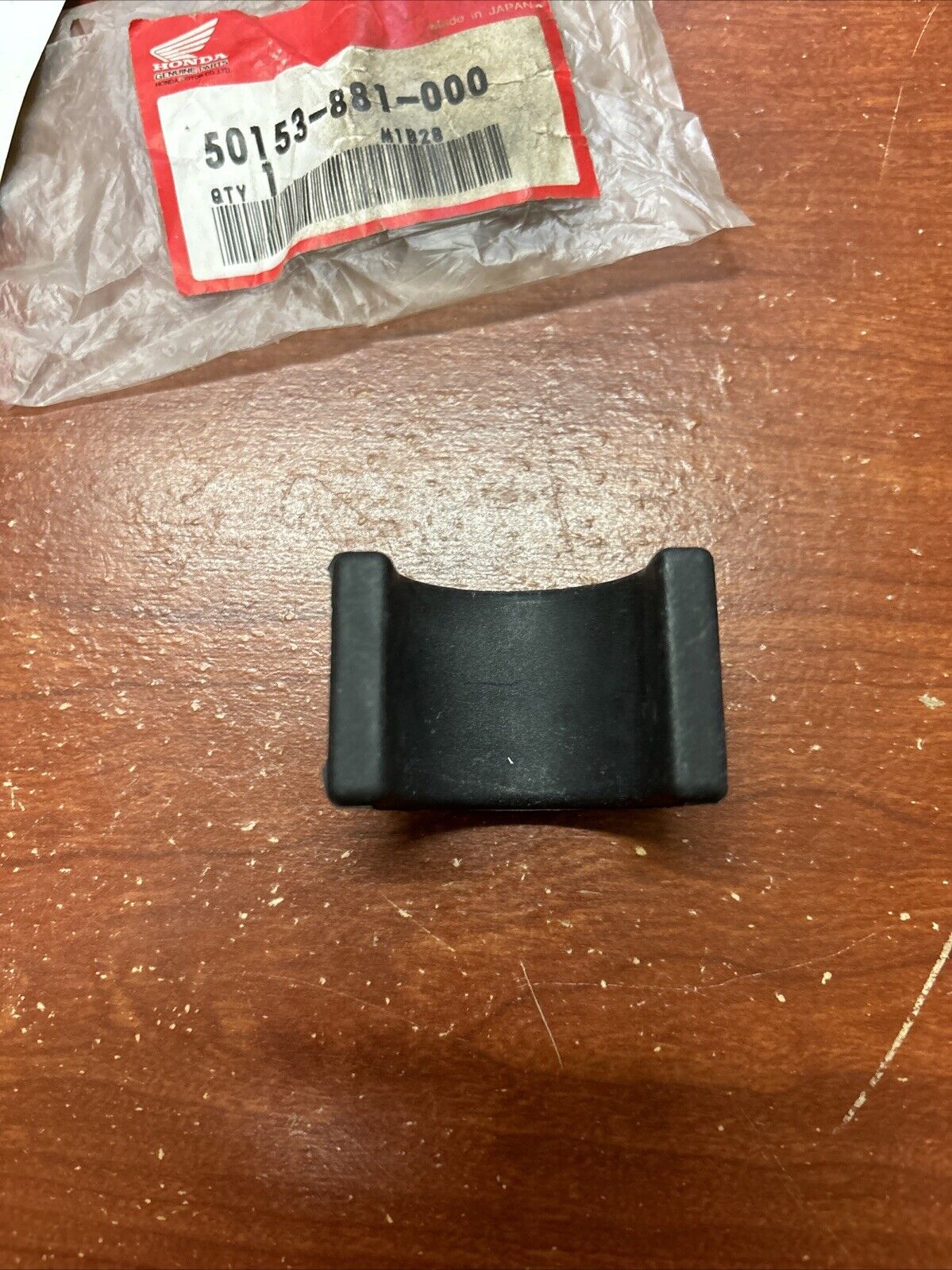 NOS Honda 7.5HP 8HP 10HP 75HP 100HP MOUNTING RUBBER B 50153-881-000 H155