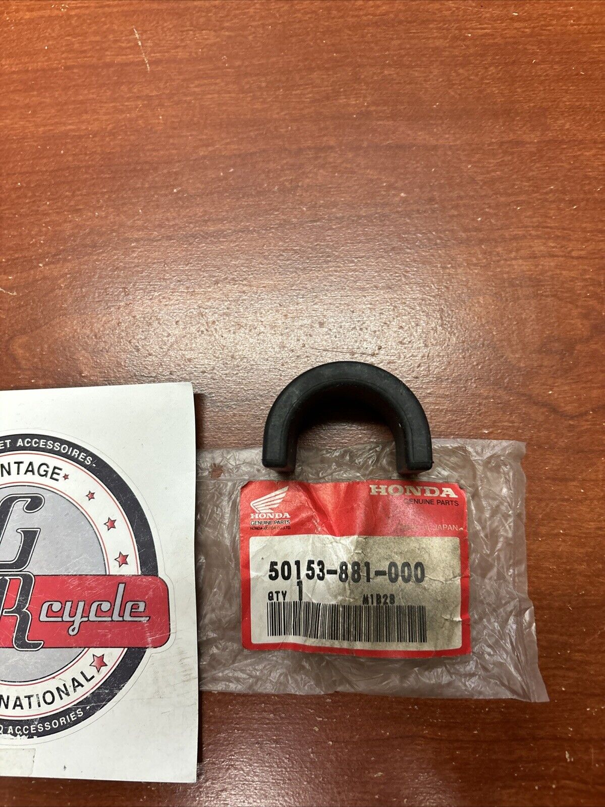 NOS Honda 7.5HP 8HP 10HP 75HP 100HP MOUNTING RUBBER B 50153-881-000 H155