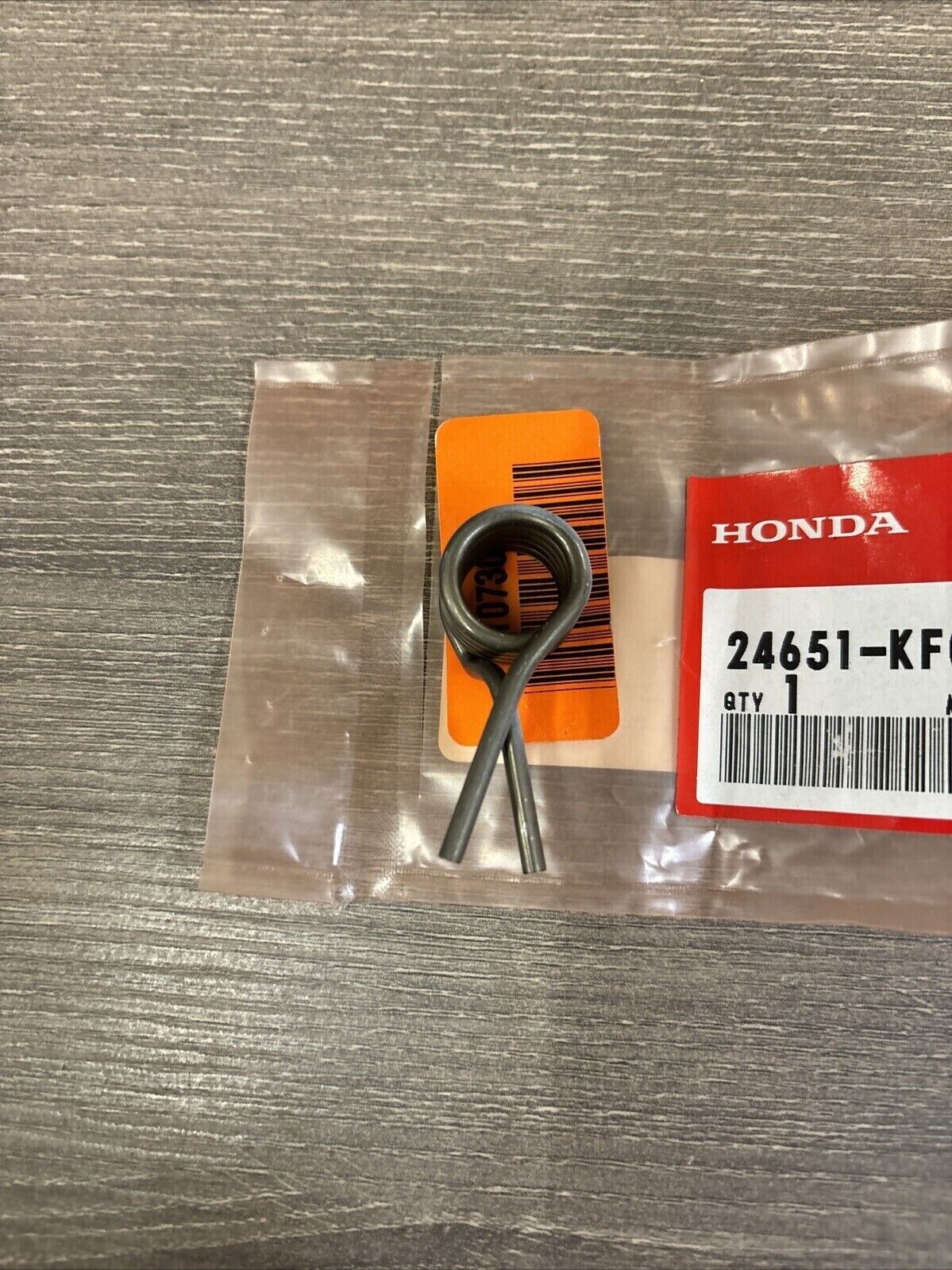 NOS Honda NX250 NX650 SLR650 XL250 GEAR SHIFT RETURN SPRING 24651-KF0-013 H118