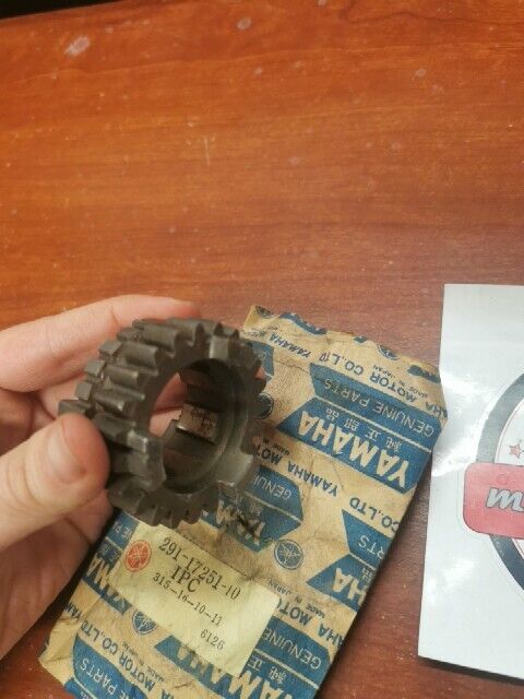 NOS Yamaha 1972 1973 DT2 DT3 5TH WHEEL GEAR 291-17251-10-00 Y141