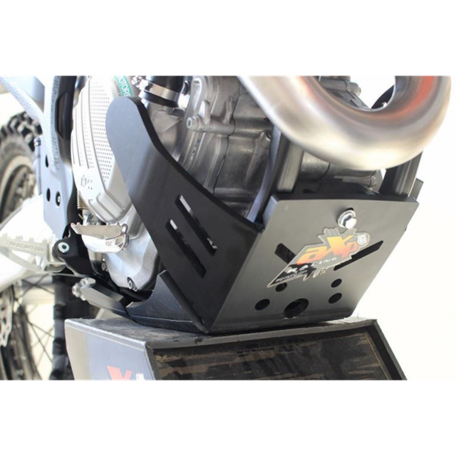 AXP RACING XTR SKIDPLATE 8MM BET 250-RR-300RR RED AX1551