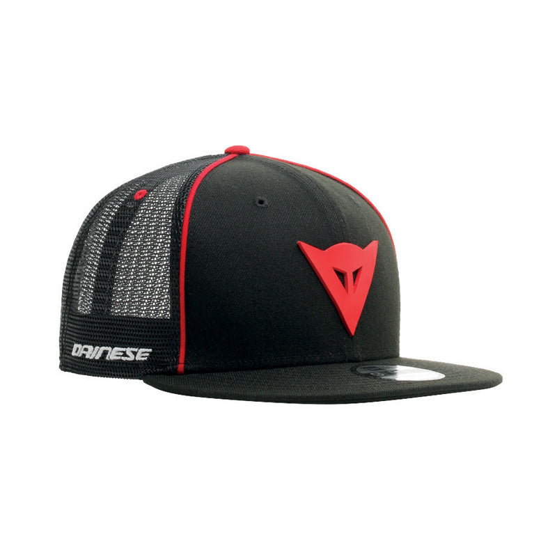 DAINESE DAINESE 9FIFTY TRUCKER SNAPBACK CAP BLACK/RED 1990051-606-N