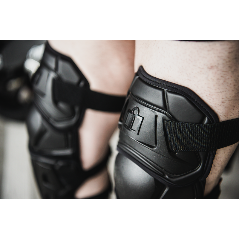 ICON FA3 KNEE GUARD BLACK L/XL 2704-0495