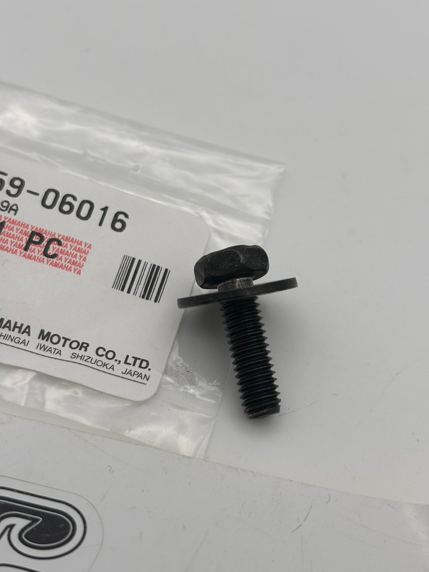 YAMAHA SCREW WITH WASHER (1W4) 90159-06016-00 Y218